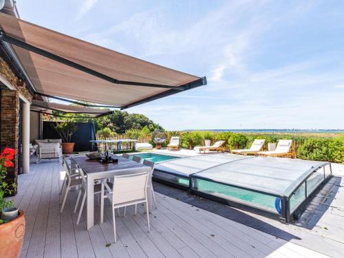 Saint-Brevin-l'Ocean House | Holiday Home Indigo-Vue Mer et Piscine chauffée by Interhome