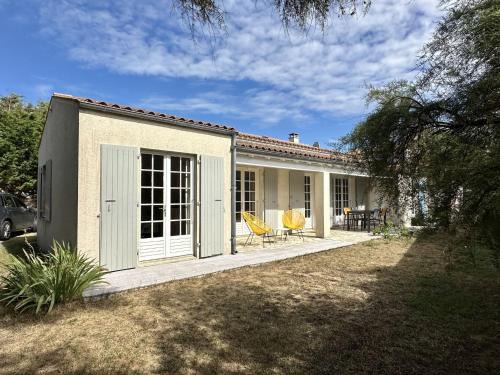 Saint-Denis-d'Oleron House | Holiday Home La Villa les Dunes by Interhome
