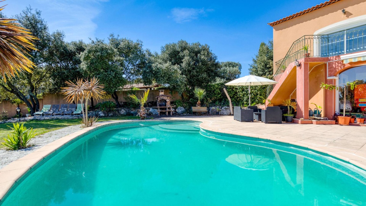 Saint-Gely-du-Fesc Apartment | Holiday Home 'Villa F5 Jardin, Piscine' with Private Pool, Private Terrace and Wi-Fi