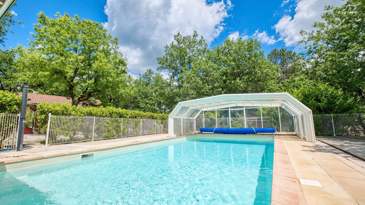 Salignac-Eyvignes House | Holiday Home 'Rapiette' with Shared Pool, Private Terrace and Private Garden