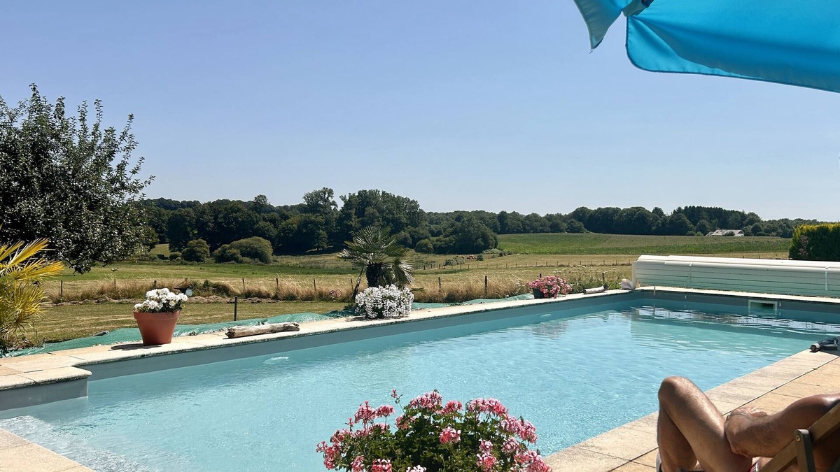 Masseret House | Holiday Home 'Gîte Charmant Forme Et Bien-être' with Shared Pool, Private Terrace and Wi-Fi