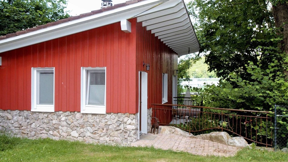 Waldshut-Tiengen House | Holiday Home 'Gästehäusle' with Private Garden, Balcony and Wi-Fi