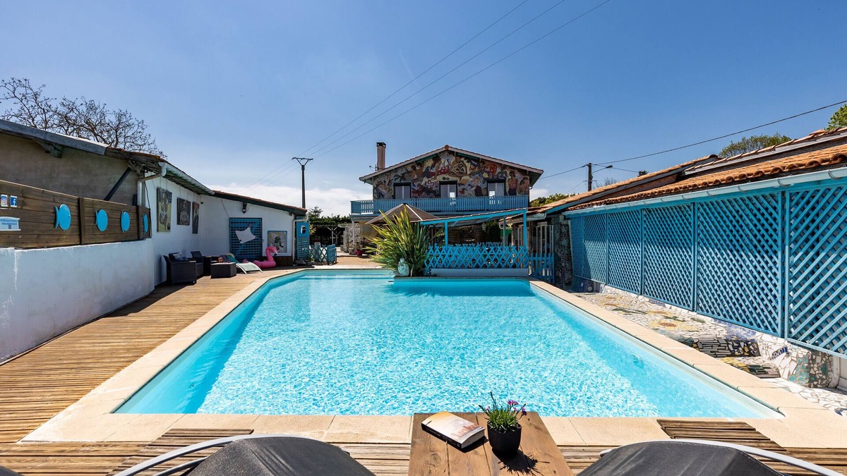 Gaillan-en-Medoc House | Holiday Home "Gîte Complet à la Maison Mosaïc" with Shared Pool & Wi-Fi