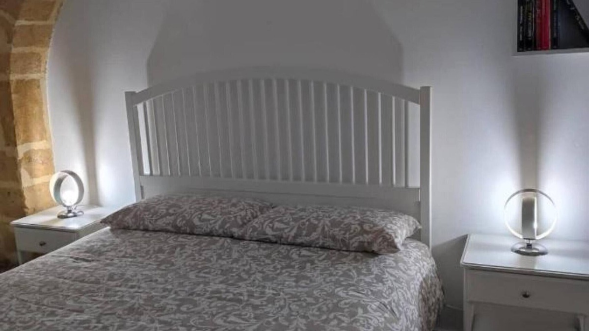 Mazara del Vallo House | Holiday Home 'Gialla' with Wi-Fi and Air Conditioning