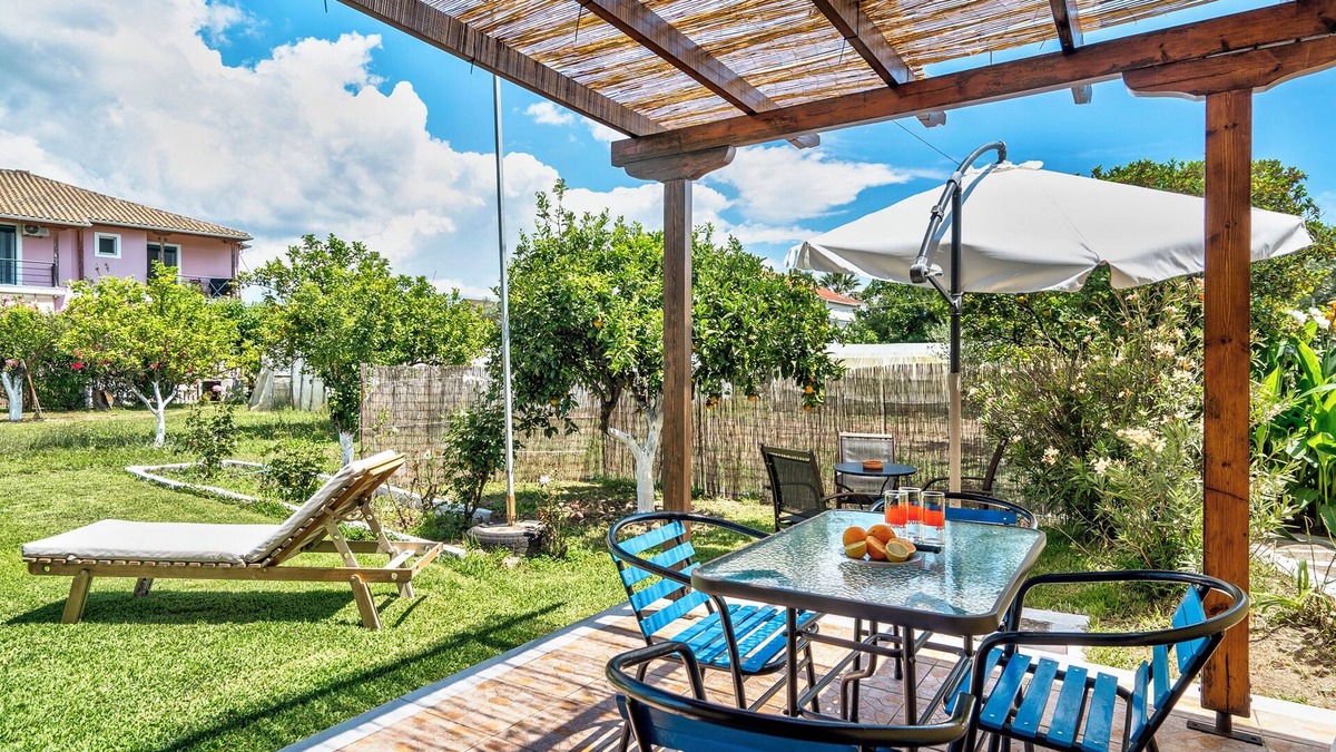 Lygia House | Holiday Home 'Garden House Lefkada' with Shared Terrace, Wi-Fi and Air Conditioning
