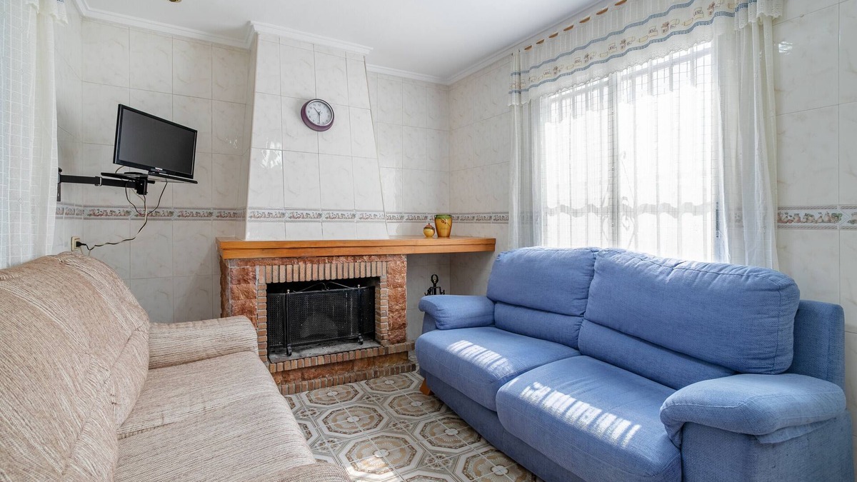 Alicante House | Holiday Home 'Geranio' with Private Terrace and Wi-Fi