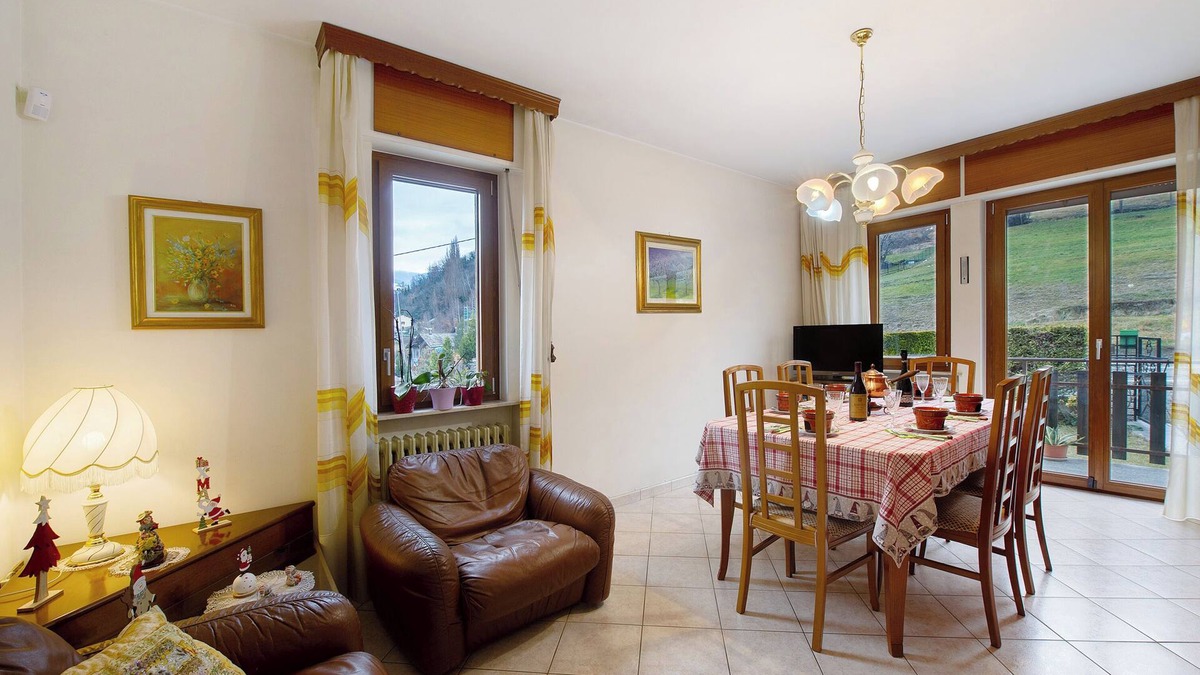 Aosta House | Holiday Home 'Gianluca' with Mountain View, Private Terrace and Wi-Fi