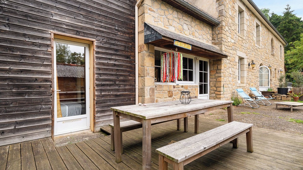 Broons House | Holiday Home 'Gîte 6 Personnes Sauna Et Étang' with Shared Garden and Wi-Fi
