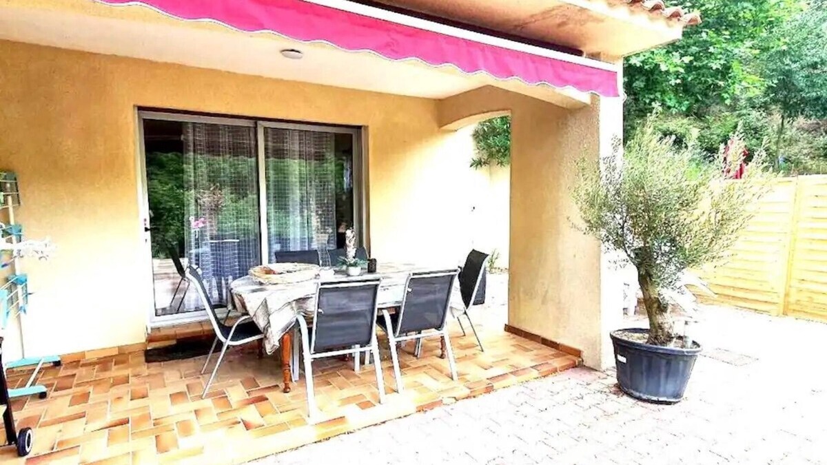 Chassiers House | Holiday Home 'Gite Au Rocher' with Private Pool, Private Terrace and Wi-Fi