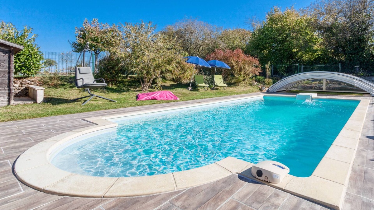 Noyant-Villages House | Holiday Home 'Gîte Bricabroc' with Shared Pool, Private Terrace and Wi-Fi