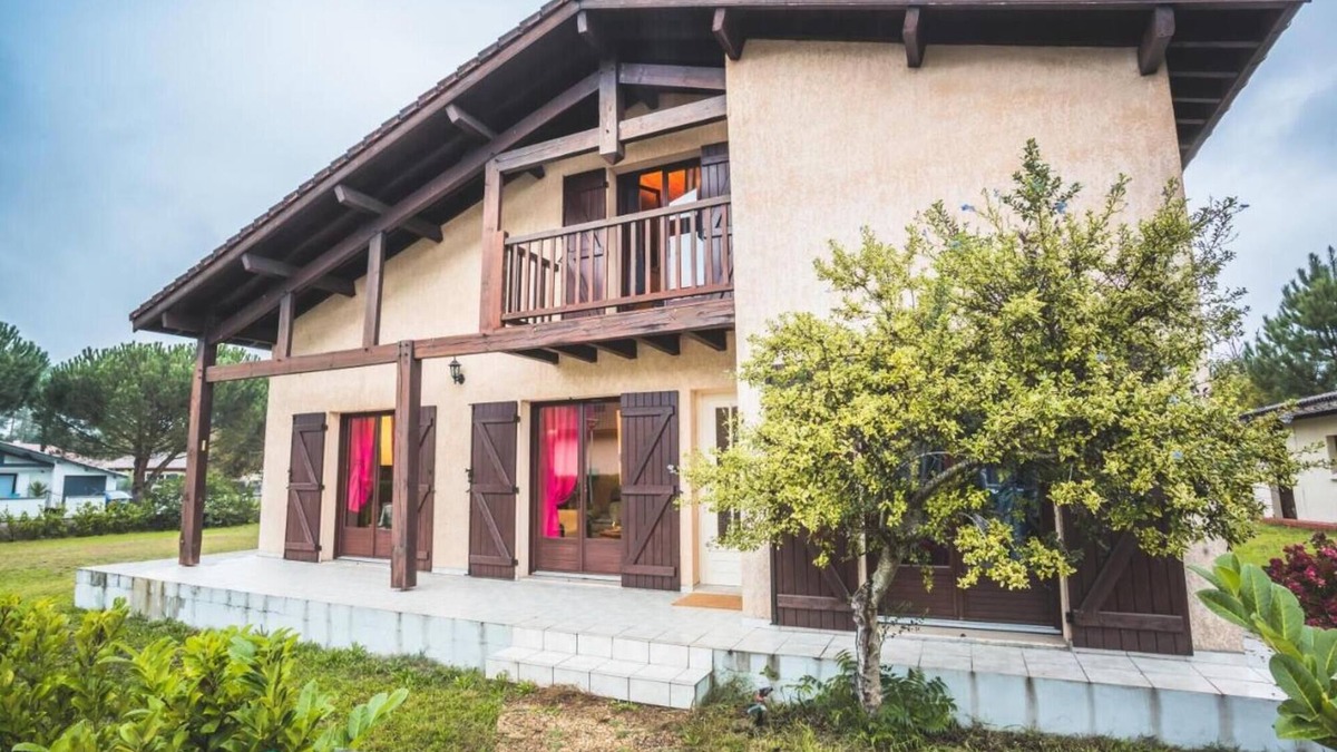 Ychoux House | Holiday Home 'Gîte Chez Pat' with Private Terrace, Private Garden and Wi-Fi