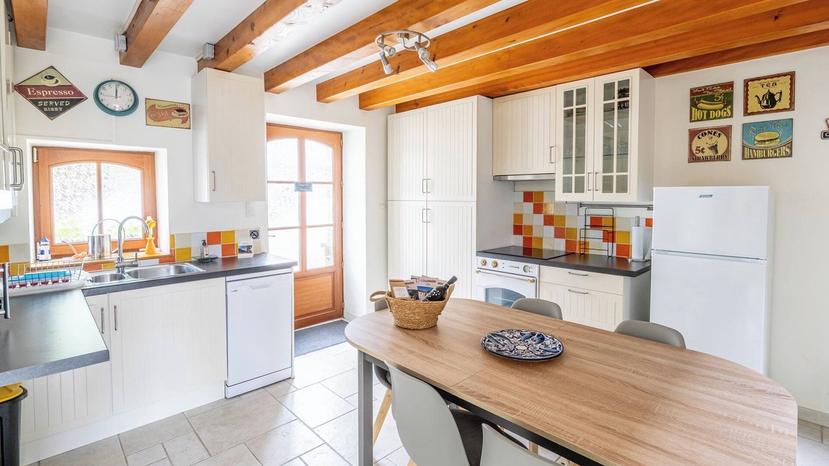 La Reorthe House | Holiday Home 'Gite De L'olifanière' with Shared Pool, Private Terrace and Wi-Fi