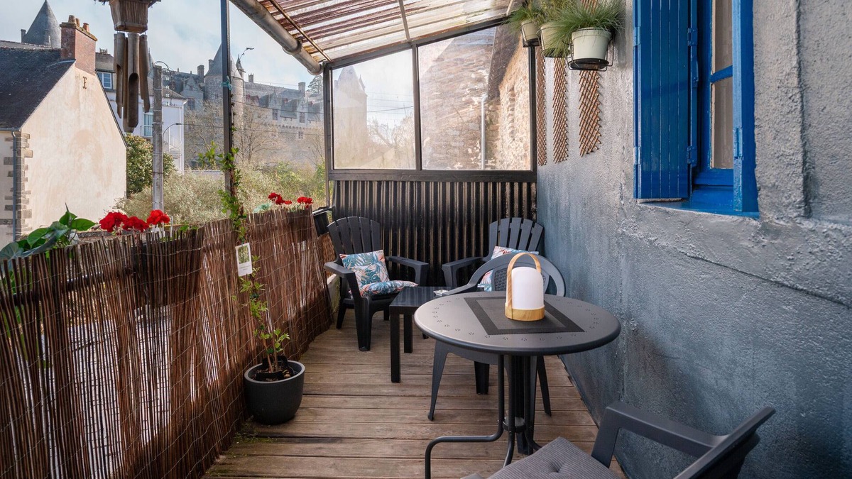 Josselin House | Holiday Home 'Gite Du Canal' with Private Terrace, Balcony and Wi-Fi
