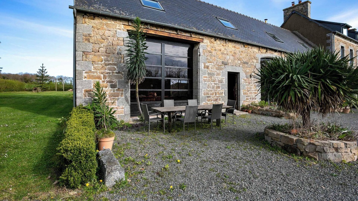 Prat House | Holiday Home 'Gite La Grange Cheval Rouge 4 Pers' with Shared Pool