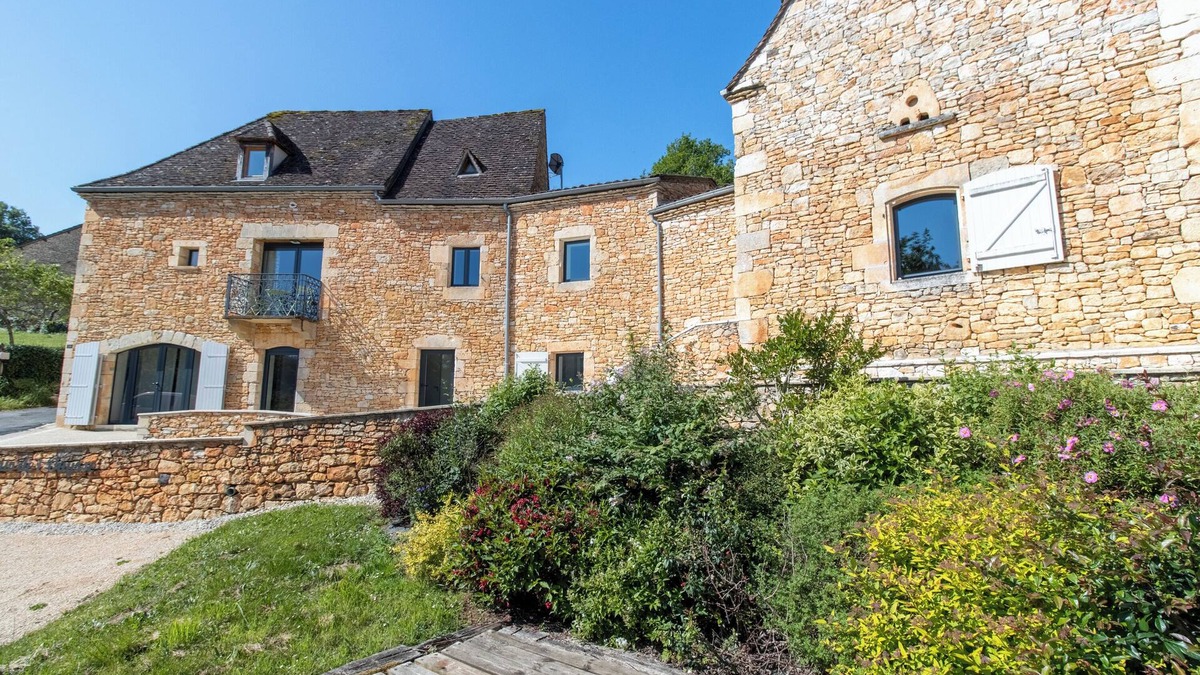 Lacave House | Holiday Home 'Gite Les Hauts De L'ouysse' with Private Pool, Wi-Fi and Air Conditioning