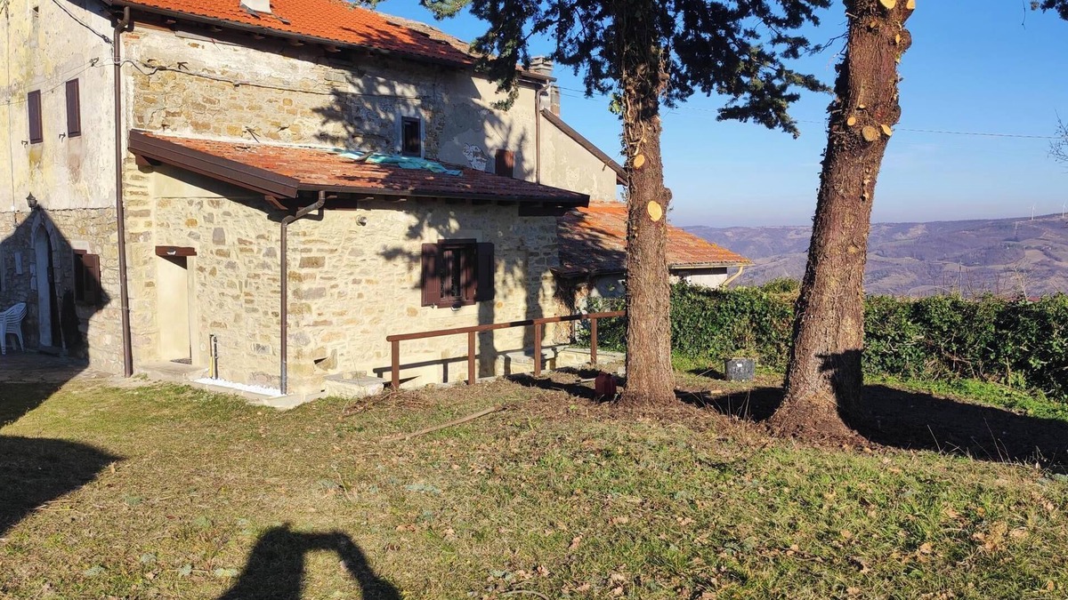 Loiano House | Holiday Home 'Gnazzano Home' with Mountain View, Wi-Fi and Air Conditioning