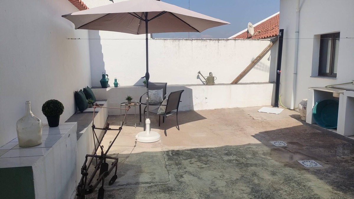 Mourao House | Holiday Home 'Granja' with Private Garden and Air Conditioning