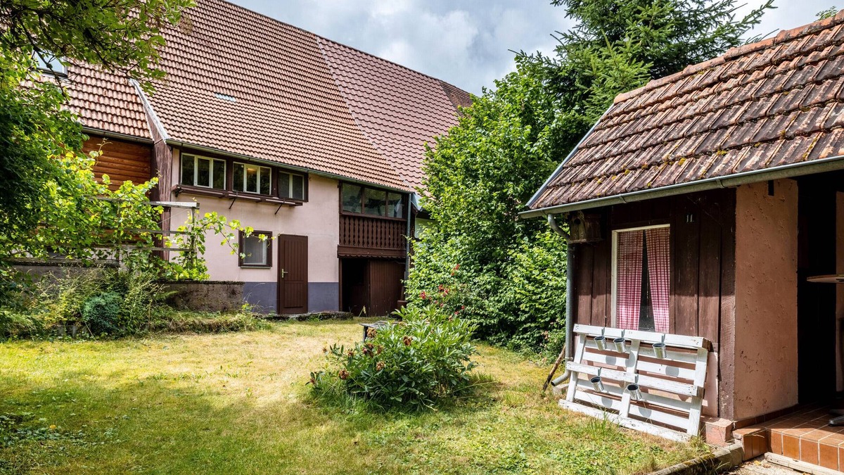 Hohenstein House | Holiday Home 'Häusle An Der Hüle' with Private Terrace, Shared Garden and Wi-Fi