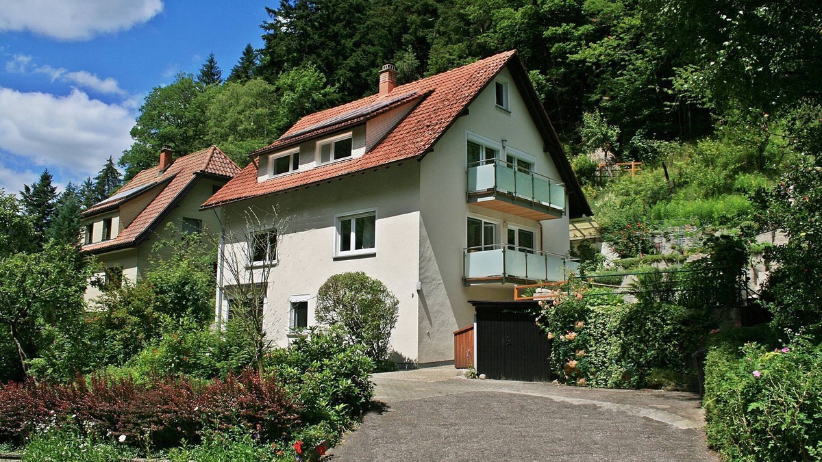 Am Bach House | Holiday Home 'Haus Am Waldrand' with Mountain View, Private Terrace and Wi-Fi