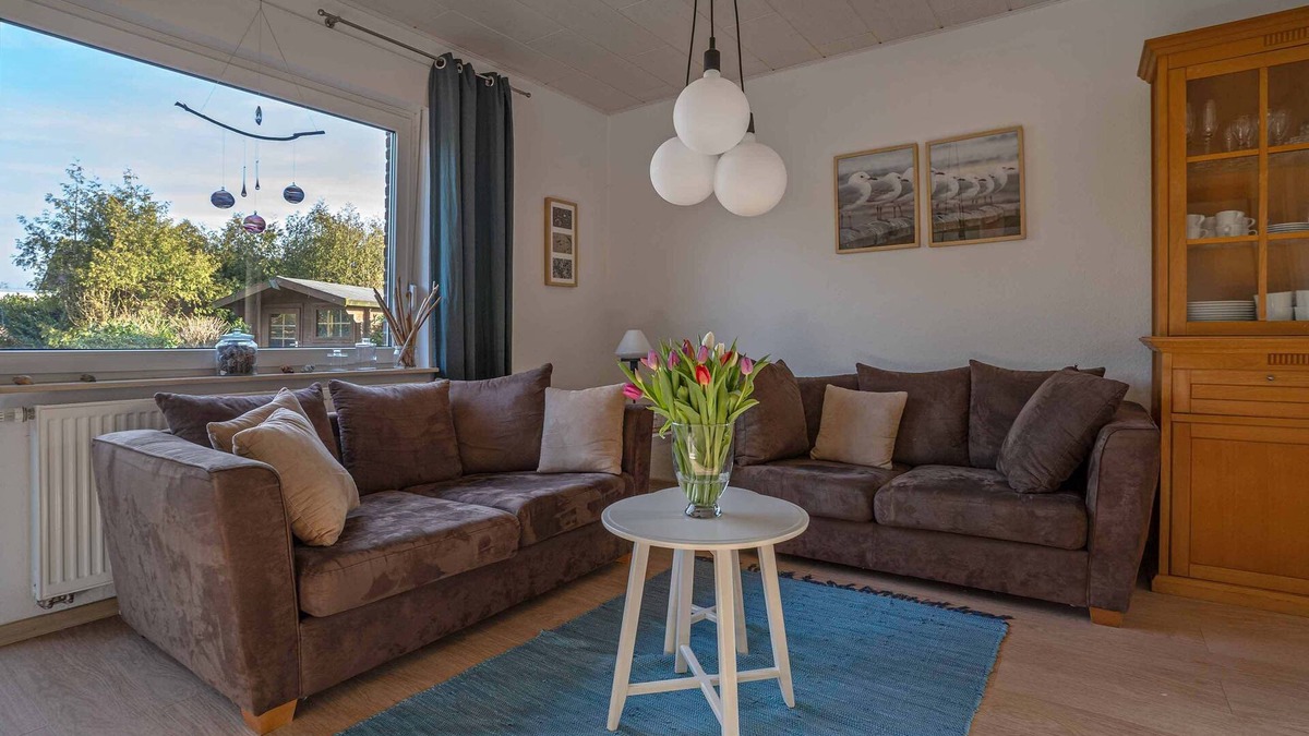 Berumbur House | Holiday Home 'Haus Blauer Wacholder' with Private Terrace, Private Garden and Wi-Fi