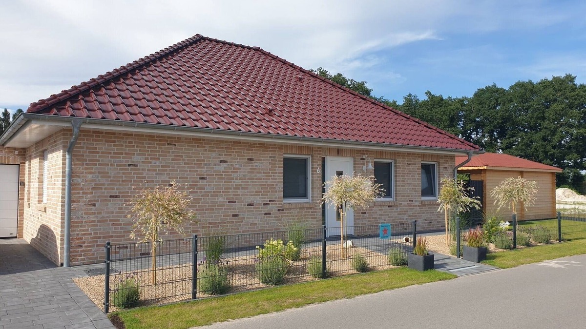 Walchum House | Holiday Home "Haus Seestern" with Lake View, Private Terrace and Wi-Fi