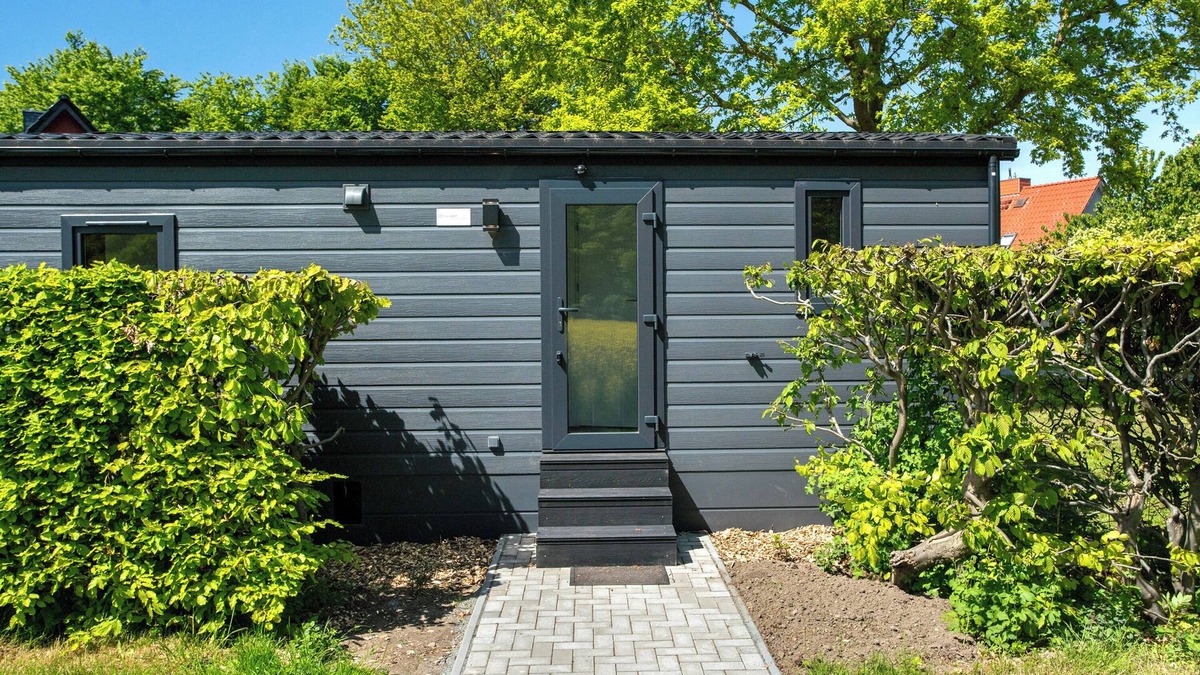 Hessenburg House | Holiday Home 'Haus Waldblick' with Private Terrace, Shared Garden and Wi-Fi