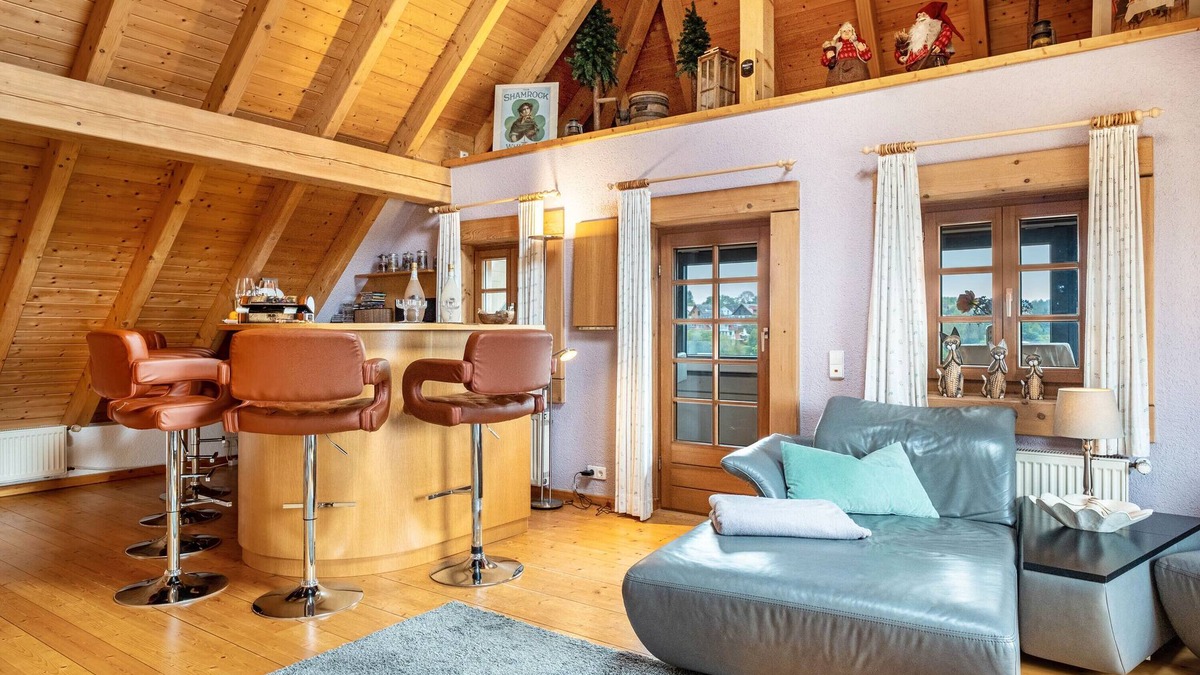 Loffingen House | Holiday Home 'Haushälfte' with Shared Garden and Wi-Fi