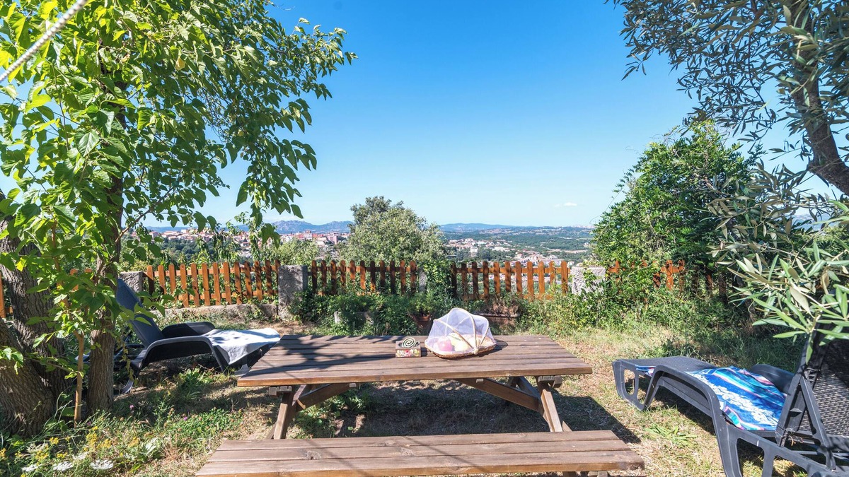 Tempio Pausania Apartment | Holiday Home "Home on the hill" with Mountain View, Garden & Wi-Fi