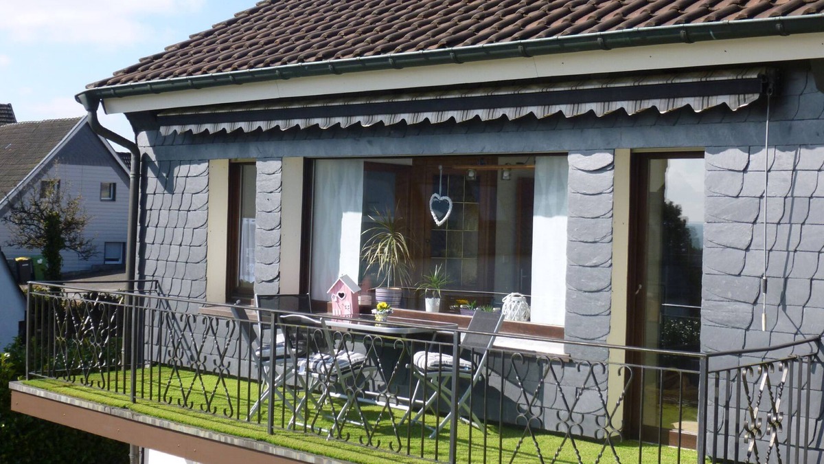 Attendorn House | Holiday Home 'Höhenflug' with Mountain View, Private Terrace and Wi-Fi