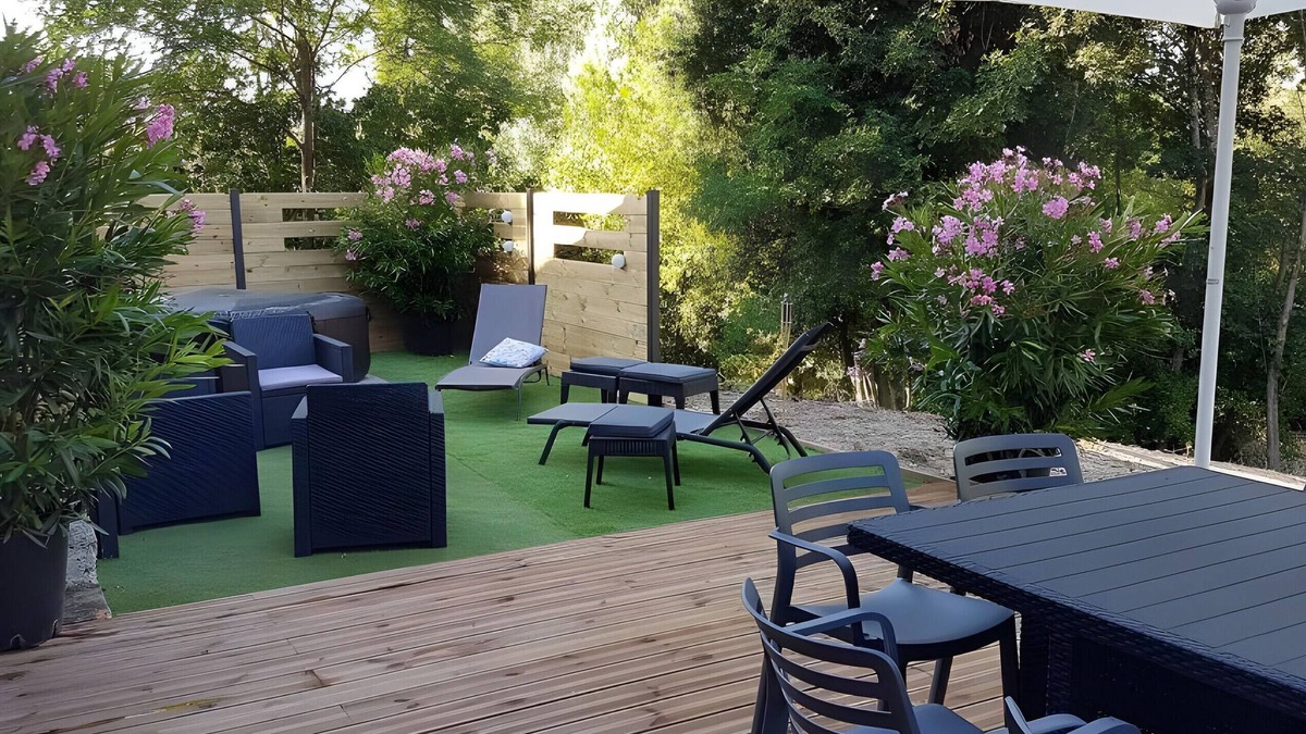 Revel House | Holiday Home 'House with Pool and Whirlpool' with Private Pool, Private Terrace and Wi-Fi