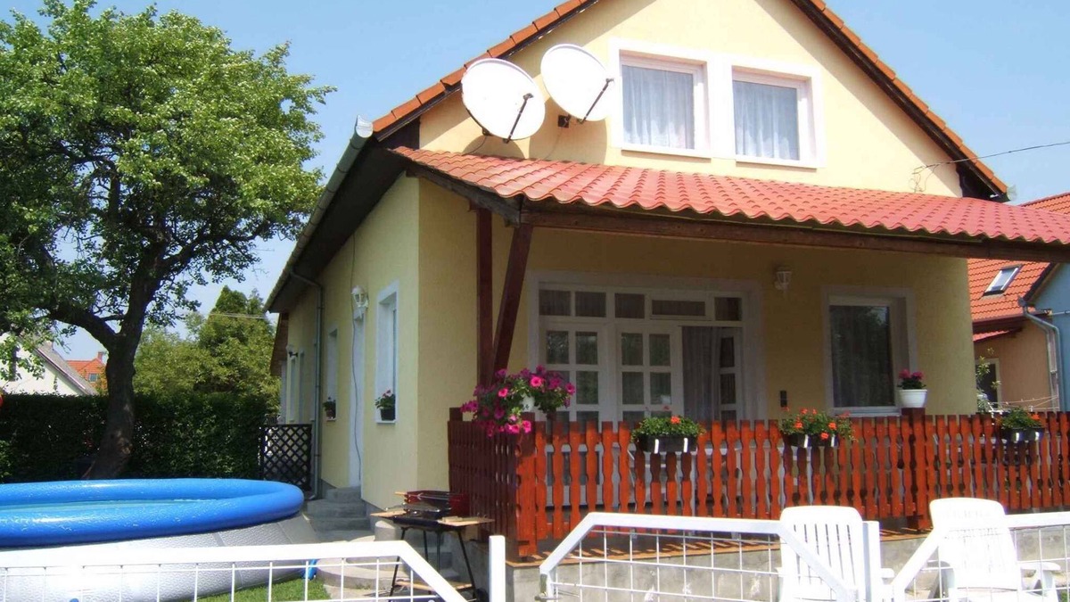 Balatonmariafurdo House | Holiday home with pool, internet and air conditioning