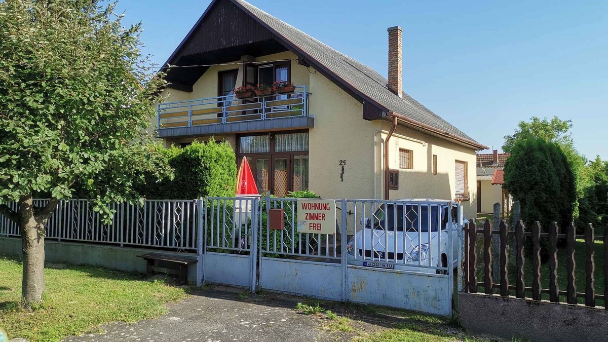 Balatonmariafurdo House | Holiday home in the city center, in a quiet place