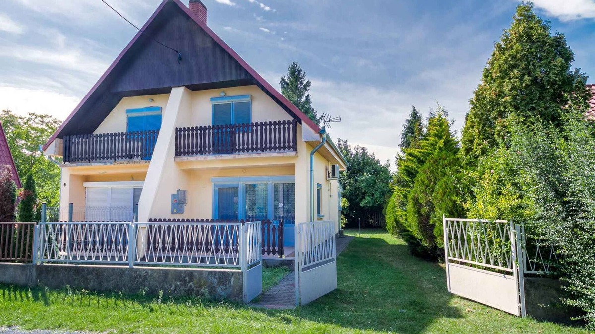 Balatonmariafurdo House | Holiday home in a quiet neighborhood