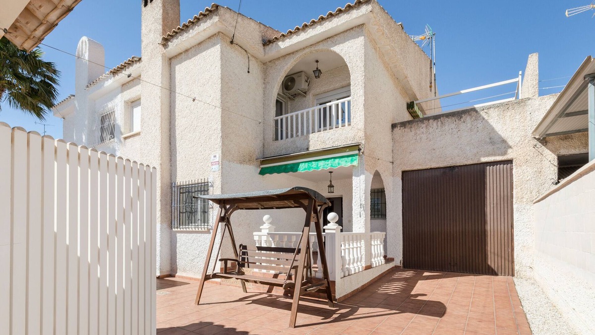 Santiago de la Ribera House | Holiday Home 'Hygee' with Private Terrace, Wi-Fi and Air Conditioning