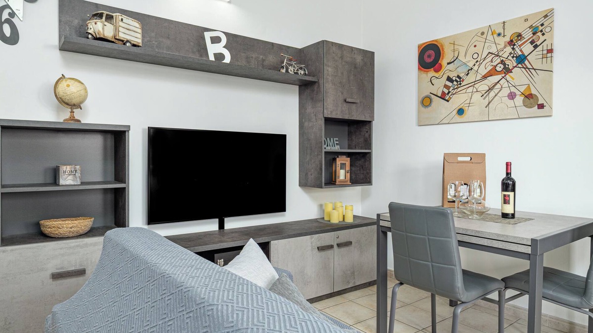 Olbia House | Holiday Home 'Il Borghetto' with Private Terrace, Wi-Fi and Air Conditioning