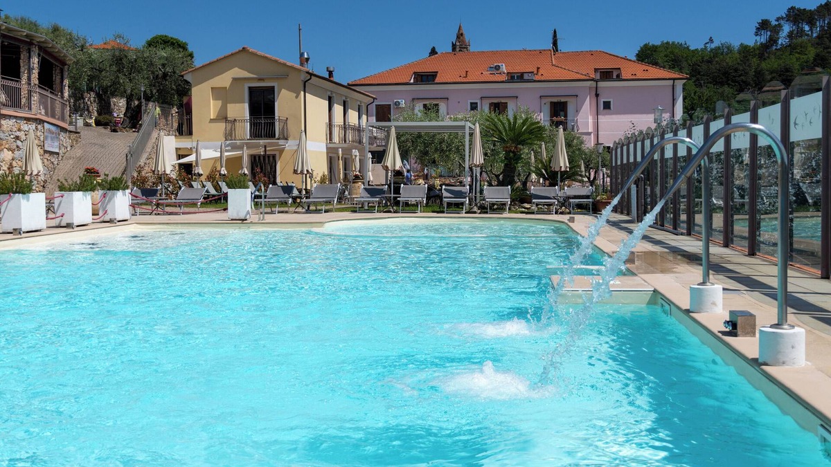 Briffi House | Holiday Home 'Il Casale Bilocale - A 6km Finale' with Mountain View, Wi-Fi and Air Conditioning