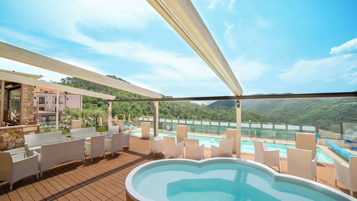 Briffi House | Holiday Home 'Il Casale - Villa - 6km Da Finale' with Mountain View, Wi-Fi and Air Conditioning