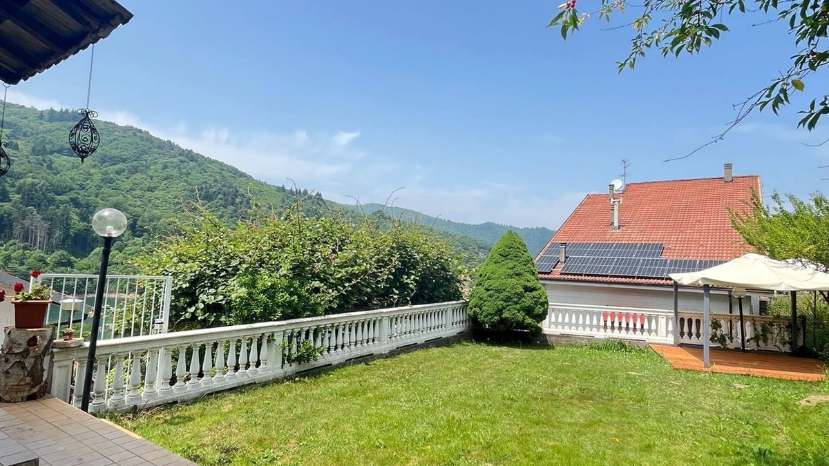 Osiglia House | Holiday Home 'Il Nido Sul Lago' with Lake View, Private Terrace