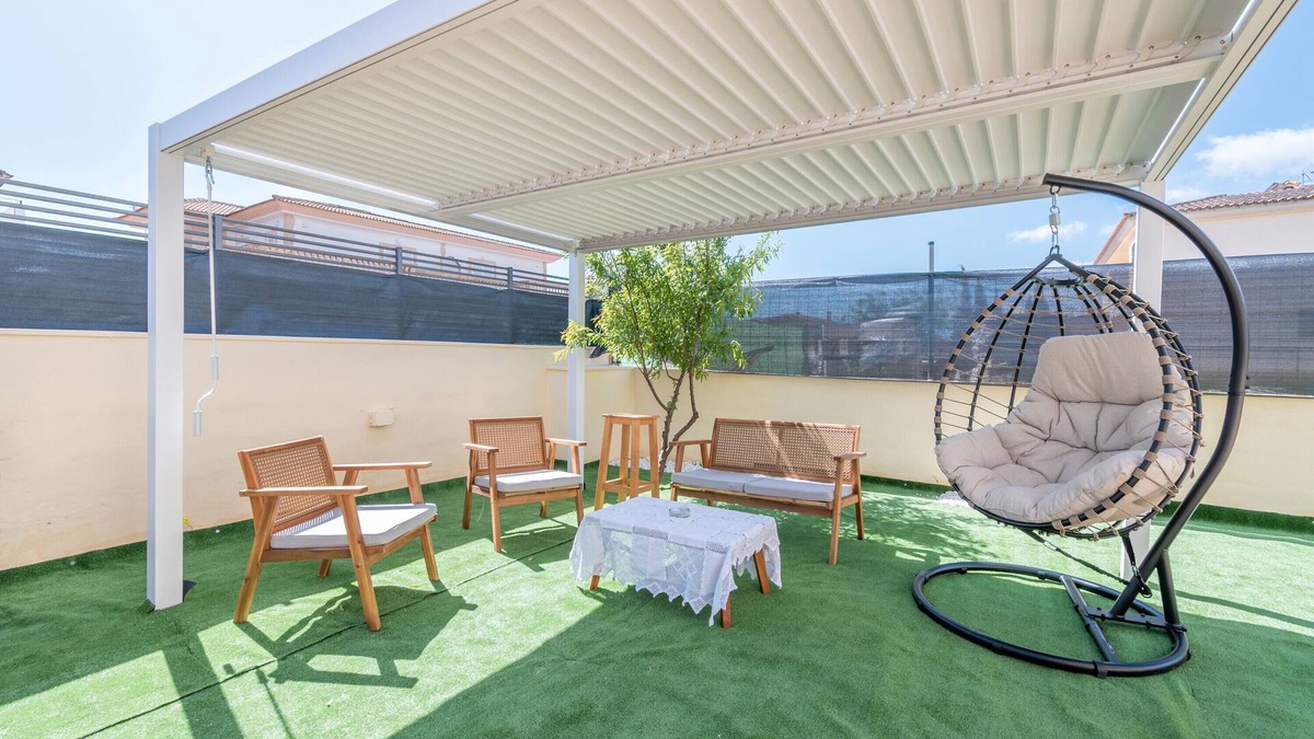 Marratxi House | Holiday Home 'Illes De Sicilia' with Private Terrace, Wi-Fi and Air Conditioning