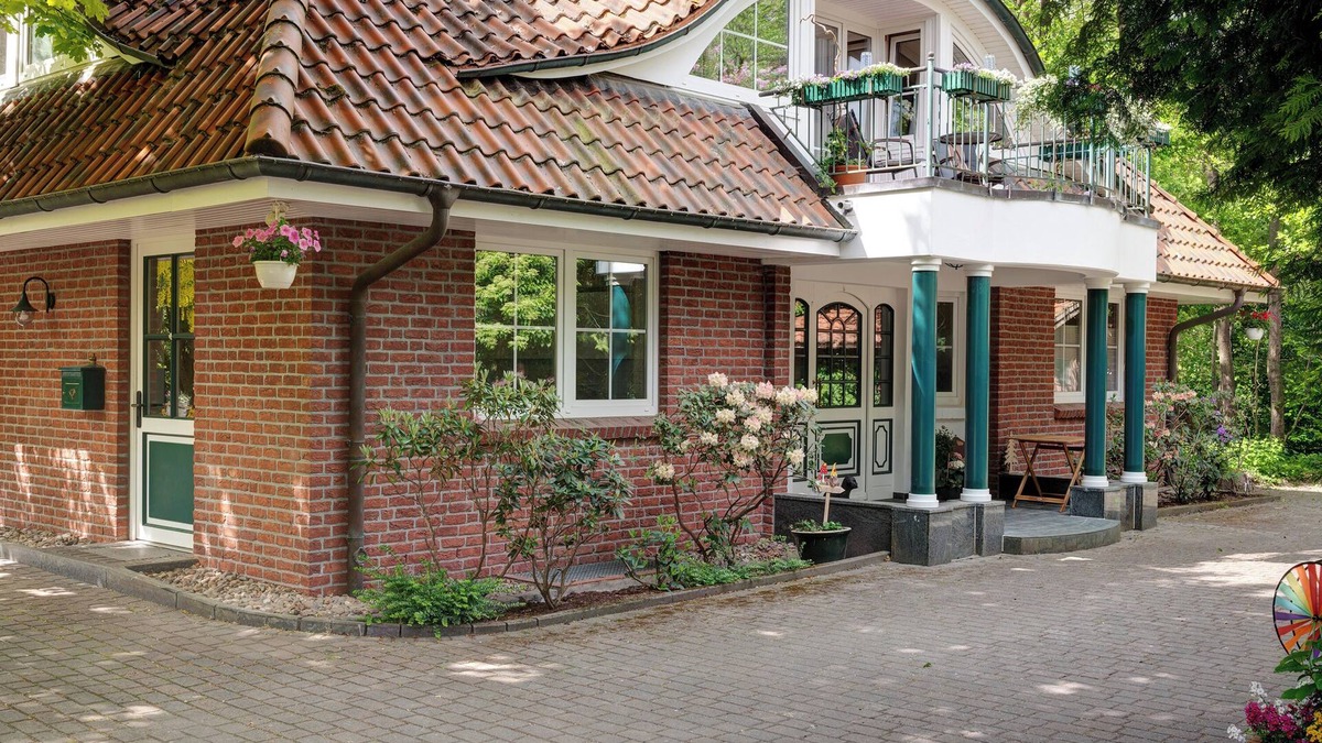 Harsefeld House | Holiday Home 'Im Grünen' with Private Terrace, Private Garden and Wi-Fi