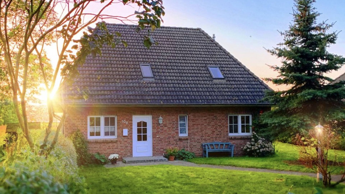 Norddeich House | Holiday Home 'Immerlicht Norddeich S-H' with Private Terrace, Private Garden and Wi-Fi