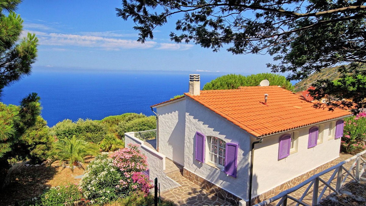Marciana House | Holiday home in a unique location above the sea