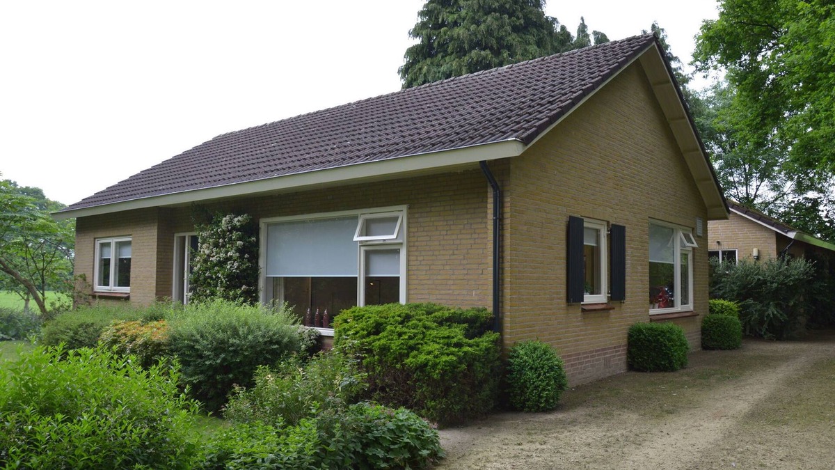 IJzerlo House | Holiday Home in Aalten near Recreational Pond