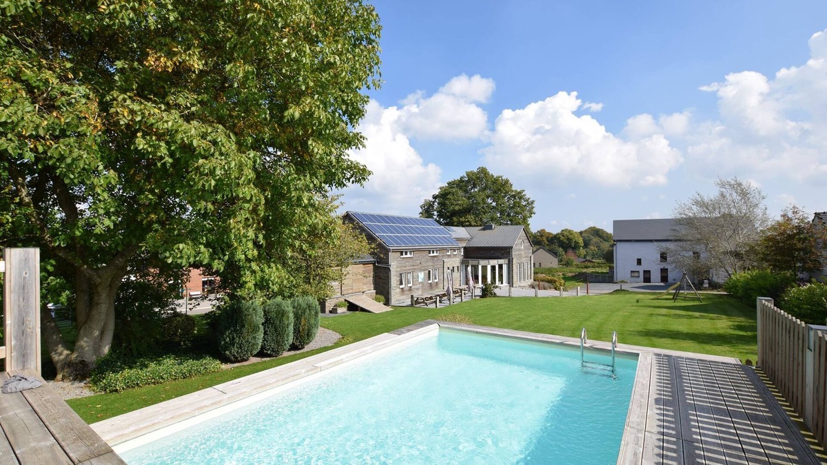 Vielsalm House | Holiday Home in Ardennes with Pool & Sauna