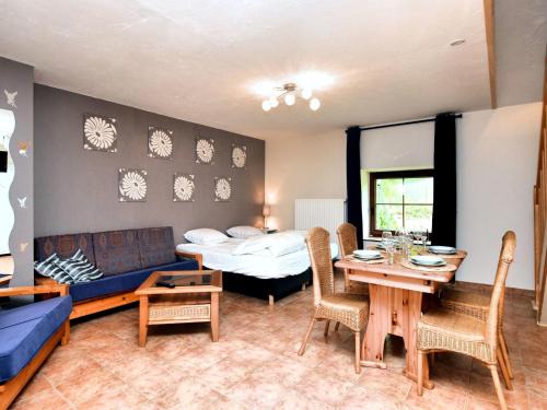 Schoenberg House | Holiday Home in Ardennes with Scenic Terrace, cleaning included