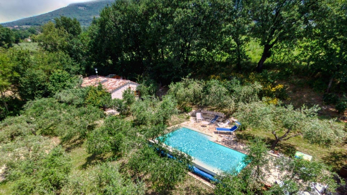 Rivotorto House | Holiday Home in Assisi with Heated Pool