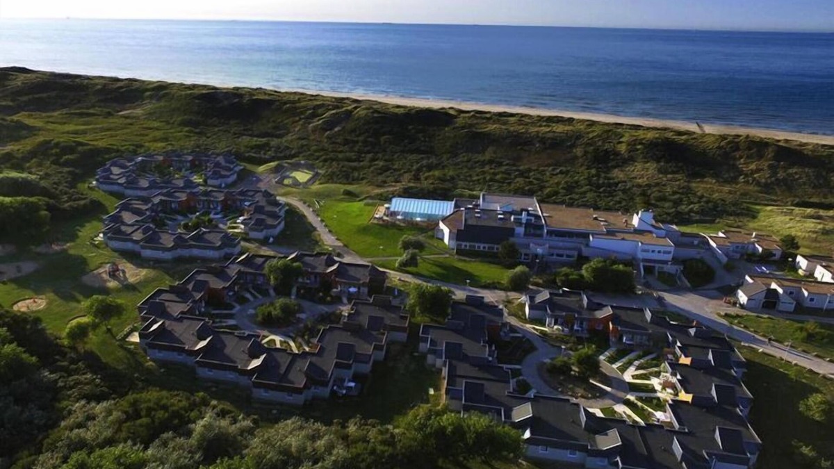 Bleriot-Plage House | Holiday Home in Blיriot Plage with Pool