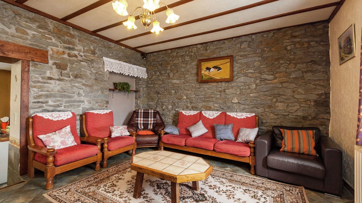 Foy House | Holiday home in Bastogne with garden