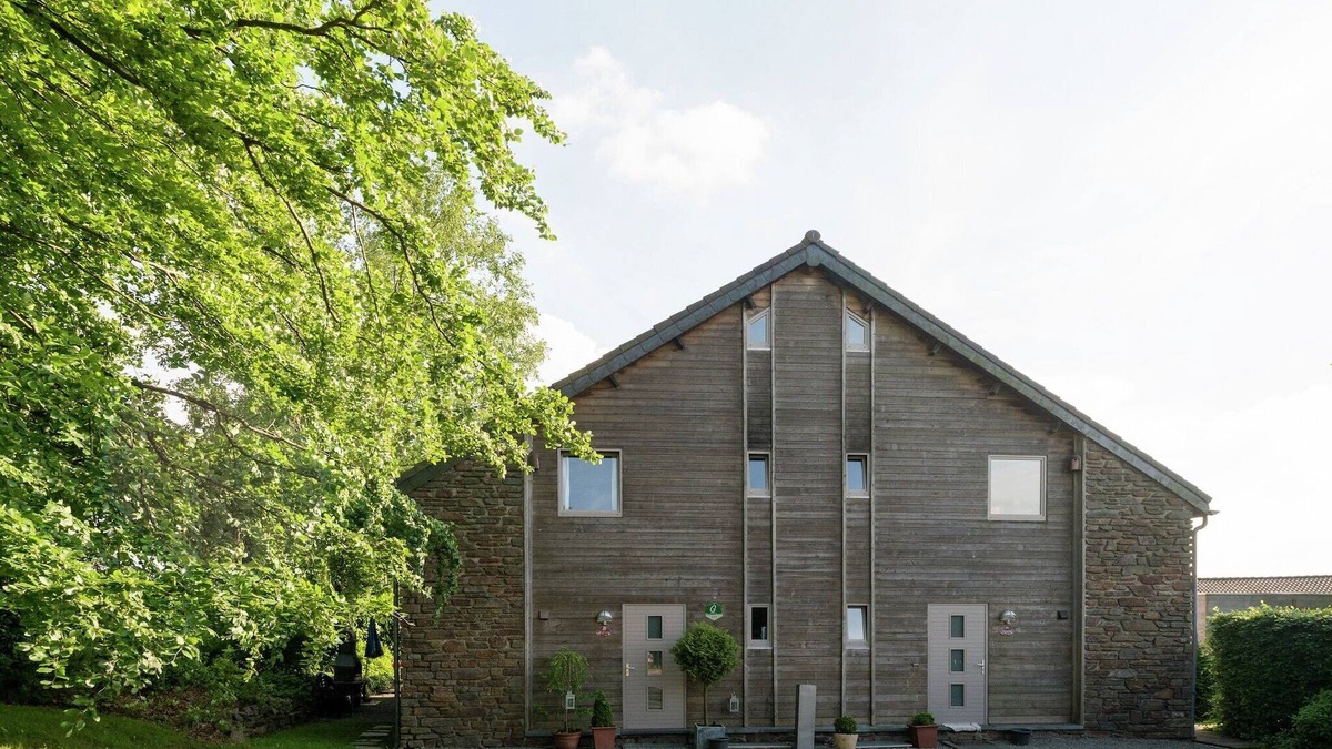 Ovifat House | Holiday Home in Ovifat near Lake Robertville
