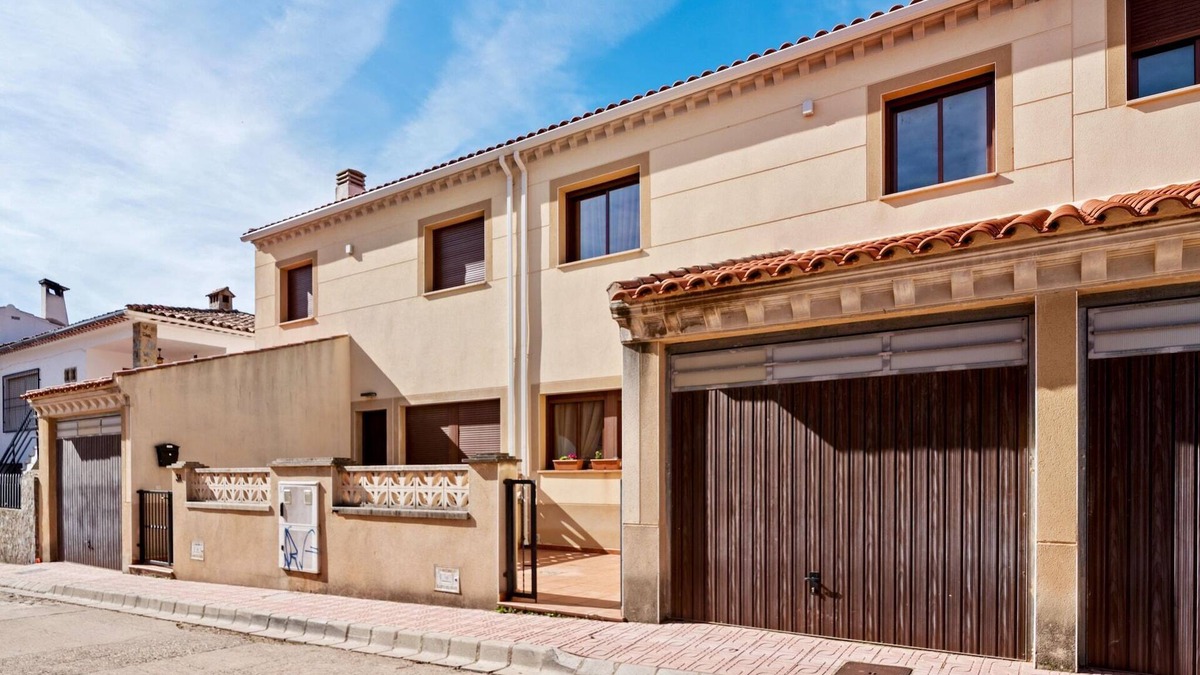 Bienservida House | Holiday Home in Bienservida near Nature Trails